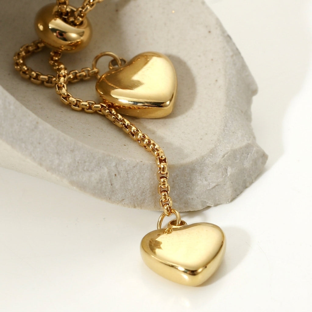 Dainty Gold Heart Lariat Necklace - Detail close-up