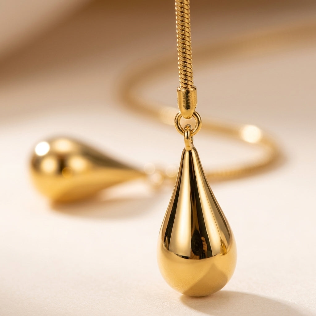 Minimalist Y-Lariat Necklace - Detail close-up